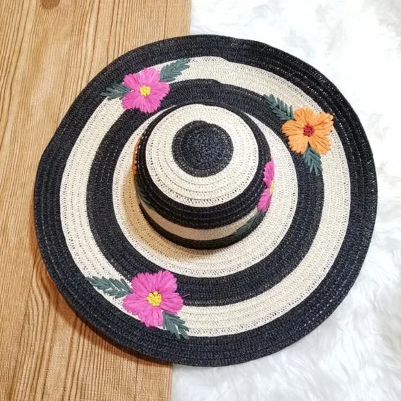 Betsey Johnson Black and Cream Floral Sun Hat - Picture 3 of 6